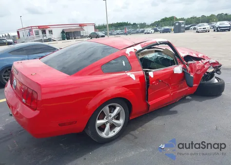 2008 Ford Mustang V6 Deluxe/V6 Premium z USA, uszkodzony, nr VIN 1ZVHT80N185208405